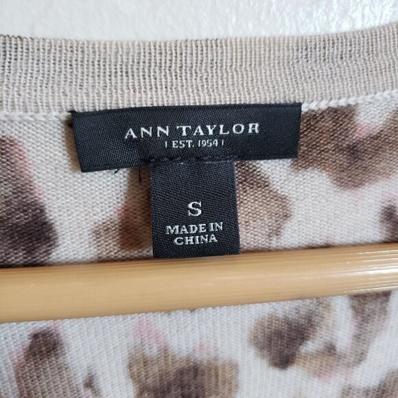 Ann Taylor Leopard Print Cardigan 100% Extra Fine Merino Wool Sweater Size Small - Picture 2 of 9